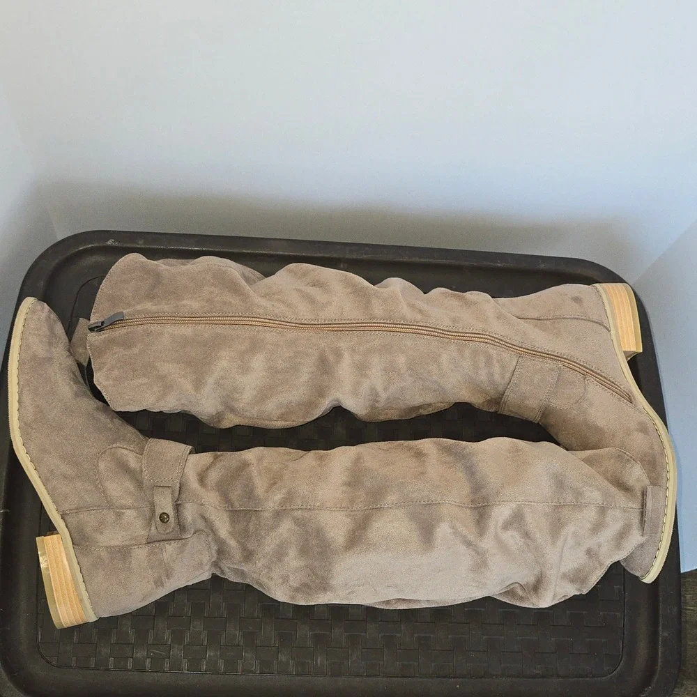 Unbranded Slouchy Knee High Boots Womens 39 Taupe Excellent Faux Suede Low Heel